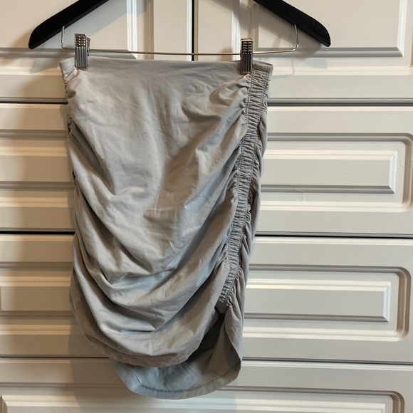 Aritzia TNA Chill Malibu skirt. Size medium. Never worn. - Picture 2 of 4
